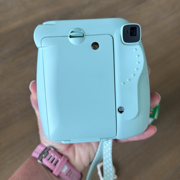Fujifilm Instax Mini 9 Instant Camera (Ice Blue) with Instax Mini Film Pack - Picture 4 of 9